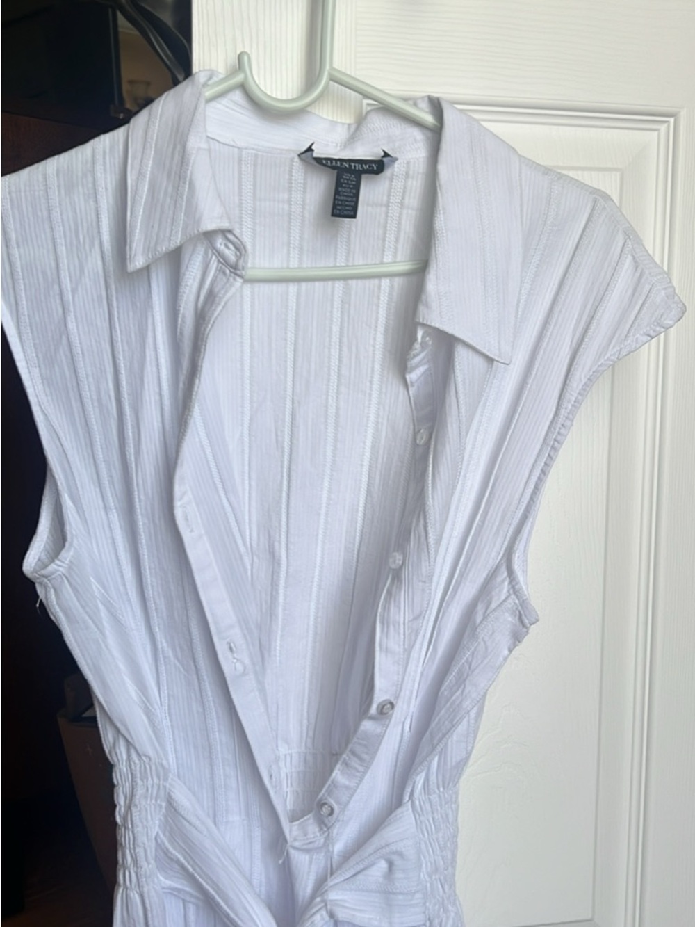 Ellen Tracy White Sleeveless Button Front Top